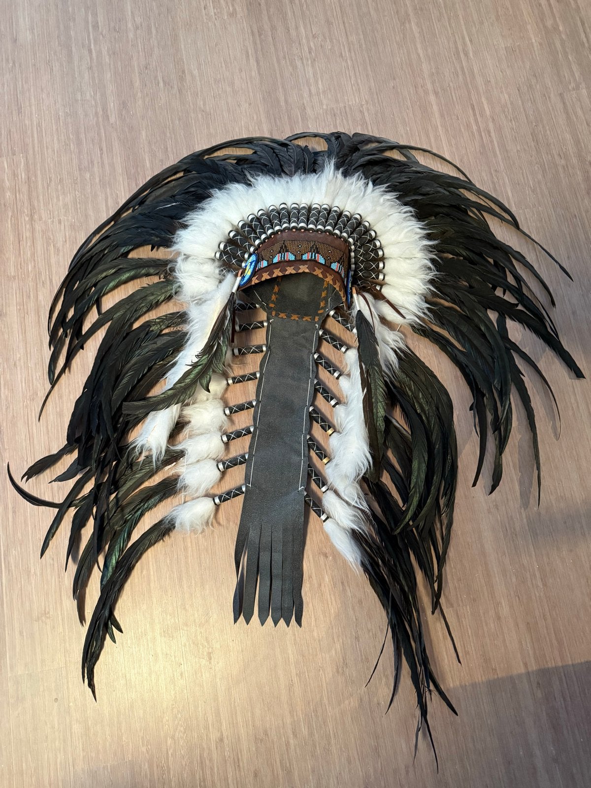 Prachtige Indianen Tooij met veren en kralen, Ophalen of Verzenden, Zo goed als nieuw