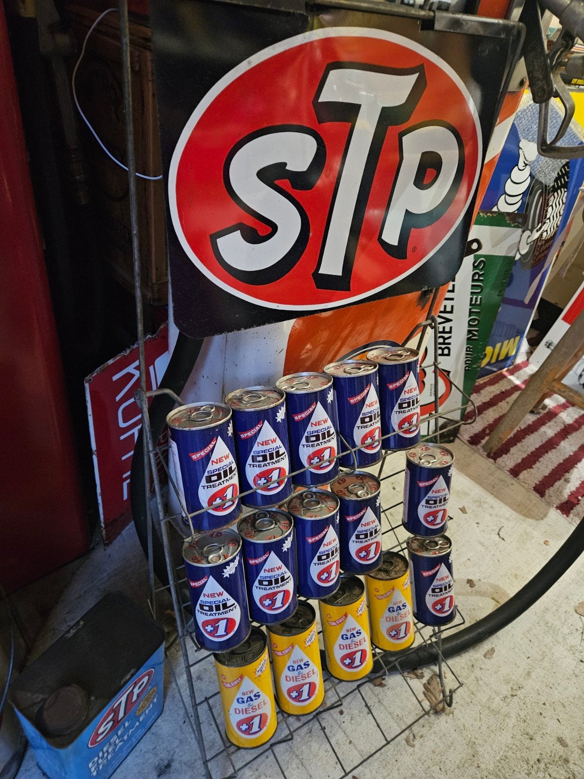 STP Olieblik Rek met Blikken winkelpresentatie, Ophalen of Verzenden, Gebruikt, Overige