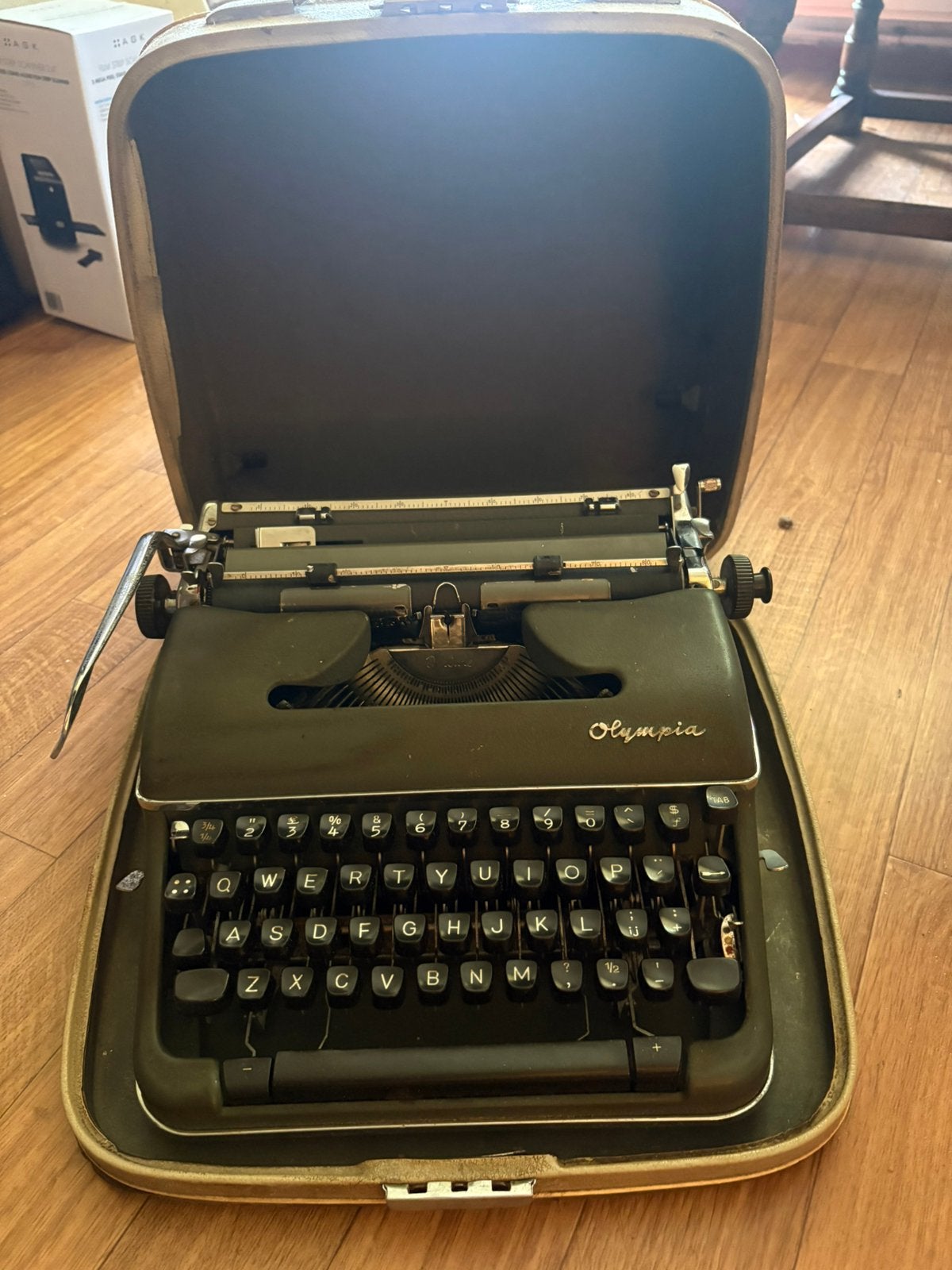 Olympia draagbare typemachine,, Ophalen, Gebruikt
