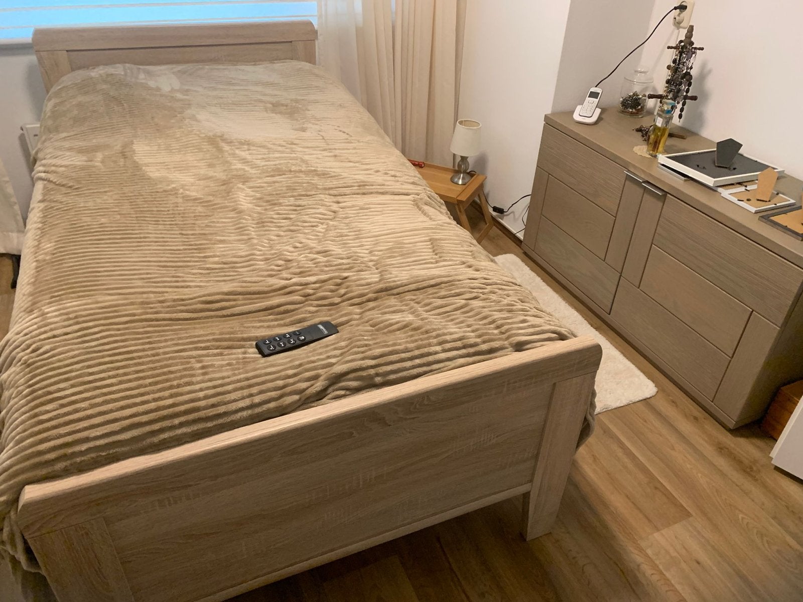 Seniorenbed Elektrisch verstelbare bodem 100x200, Huis en Inrichting, Slaapkamer | Bedden, Ophalen, 90 cm, 200 cm, Hout