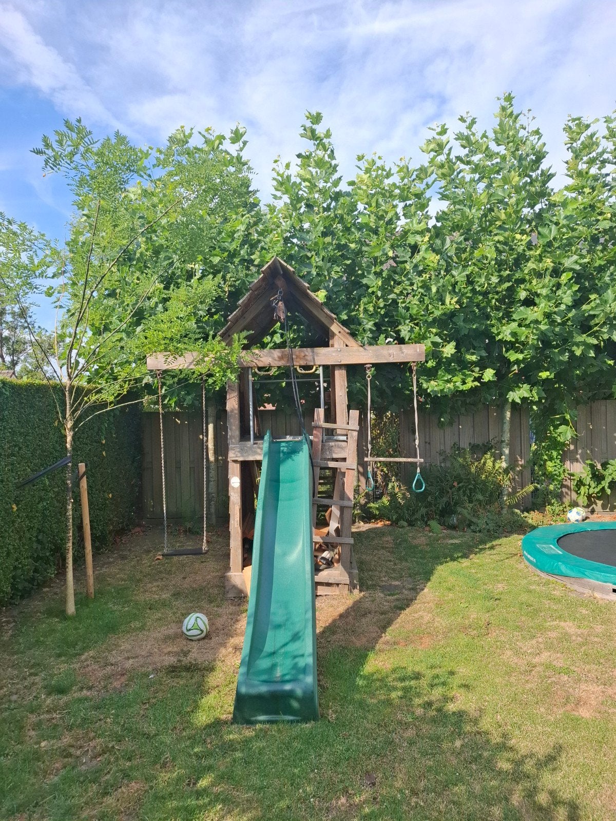 Houten speelhuisje met glijbaan en trap, Ophalen, Gebruikt, Hout