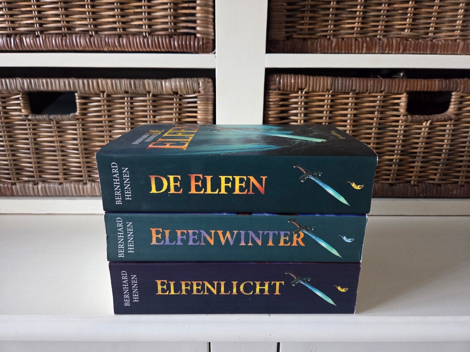 Bernhard Hennen - de elfen, Ophalen of Verzenden, Gelezen