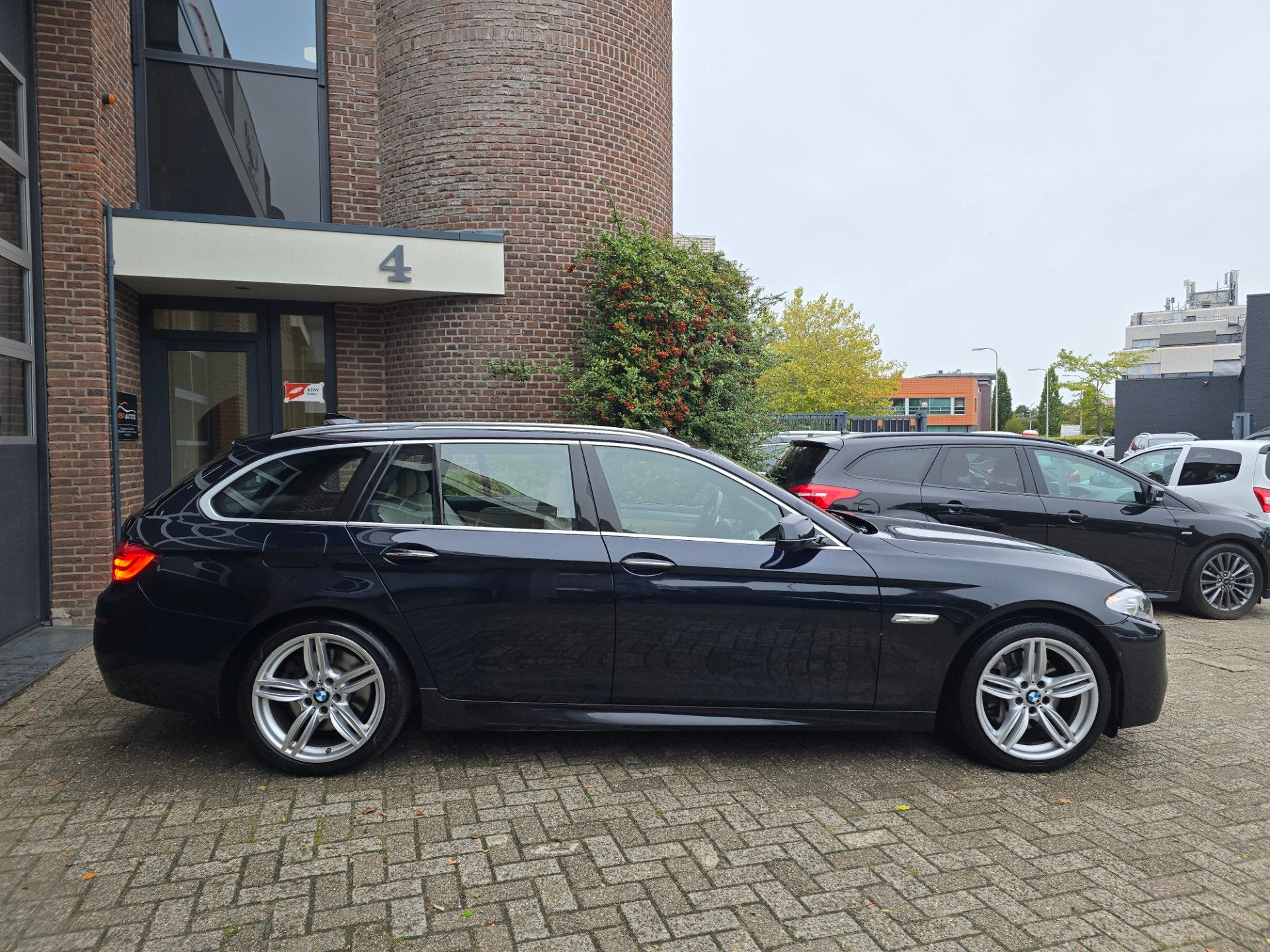 BMW 5-serie Touring 530xd Upgrade Edition M |Pano |Leer |Nap, Automaat, Euro 5, Gebruikt, 2993 cc
