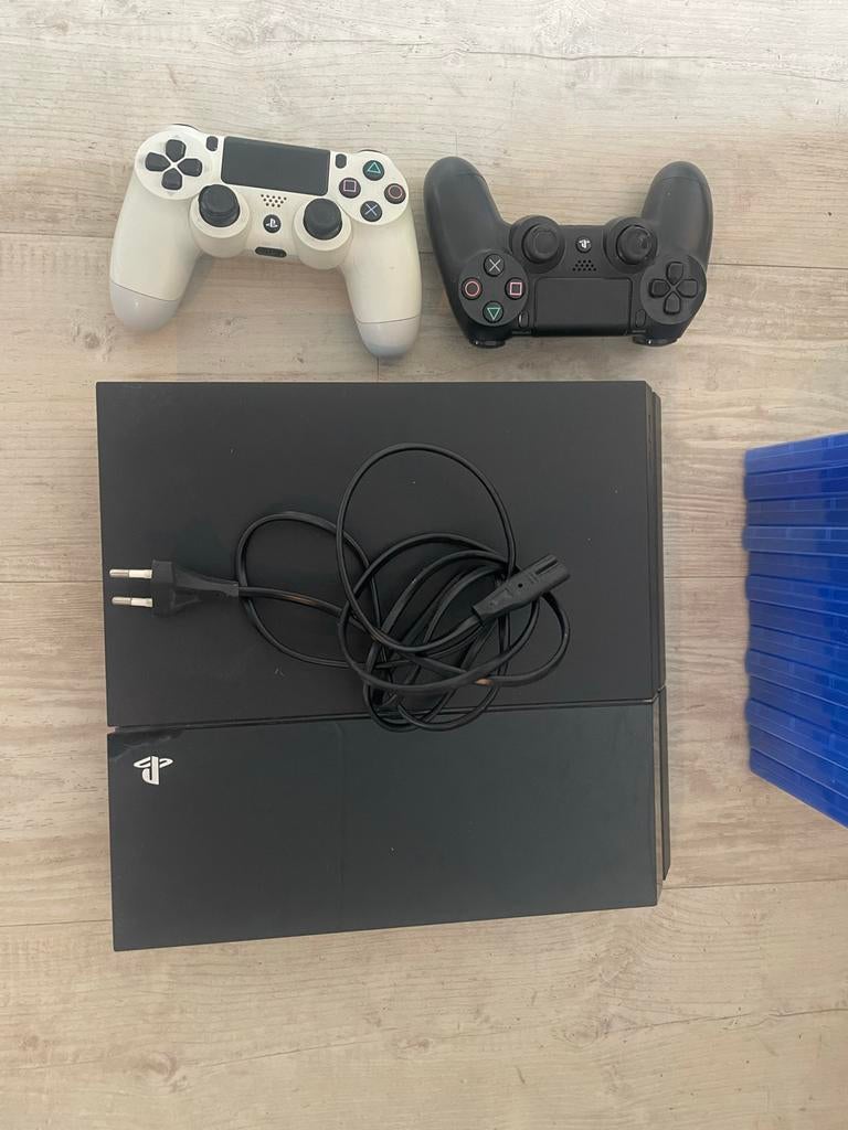 PlayStation 4 met 2 controllers en diverse spellen, Spelcomputers en Games, Ophalen, Met 2 controllers, Original, Gebruikt