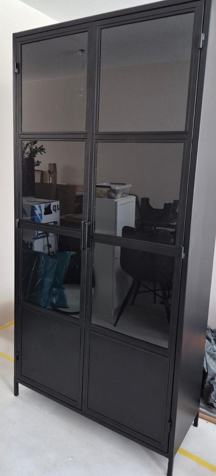Zwarte vitrinekast, Huis en Inrichting, Ophalen, Gebruikt, 50 tot 100 cm, 150 tot 200 cm