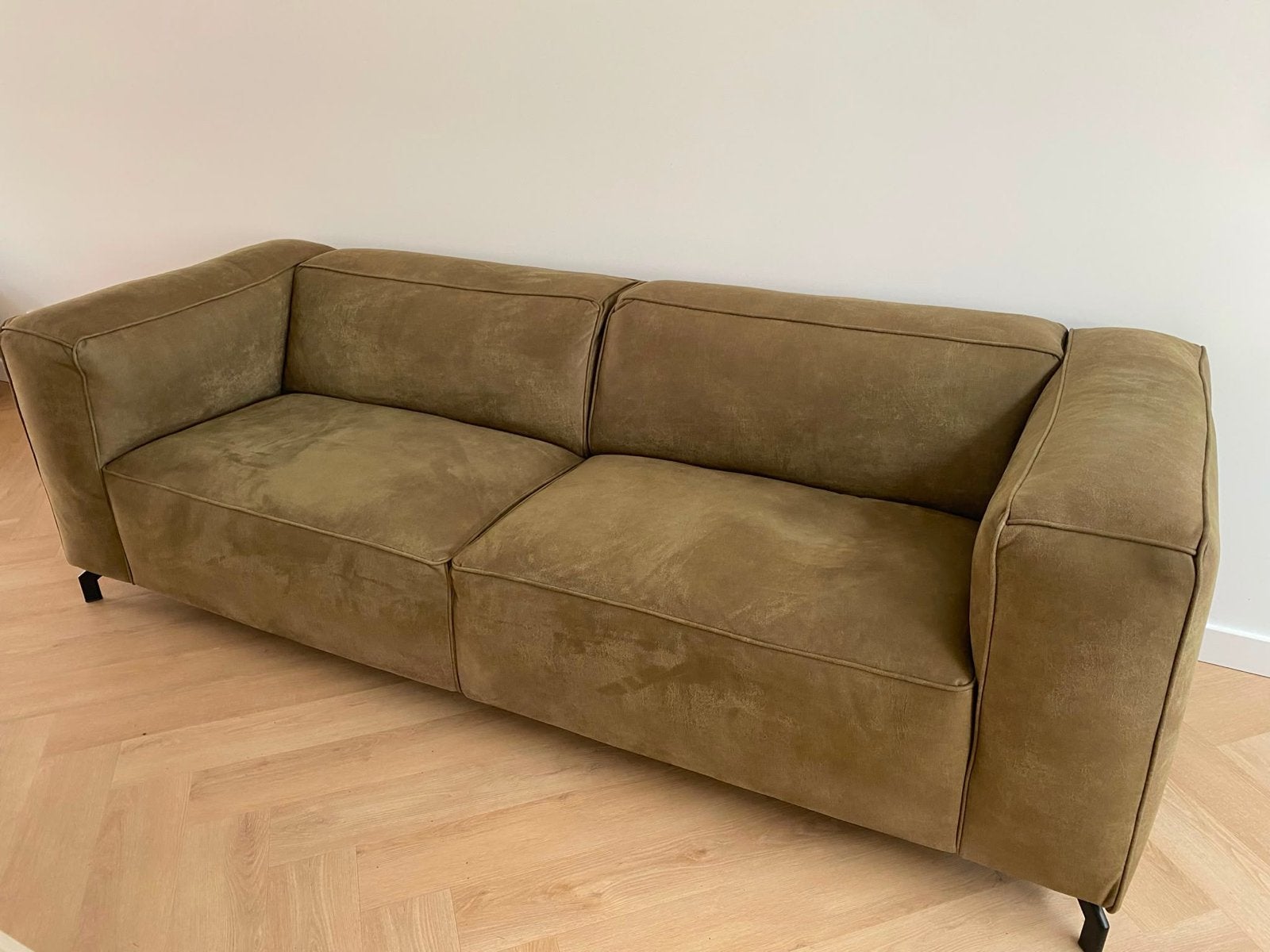 Goossens Calvin 3,5-zits bank in microleer., Ophalen, 250 tot 300 cm, 75 tot 100 cm, Zo goed als nieuw