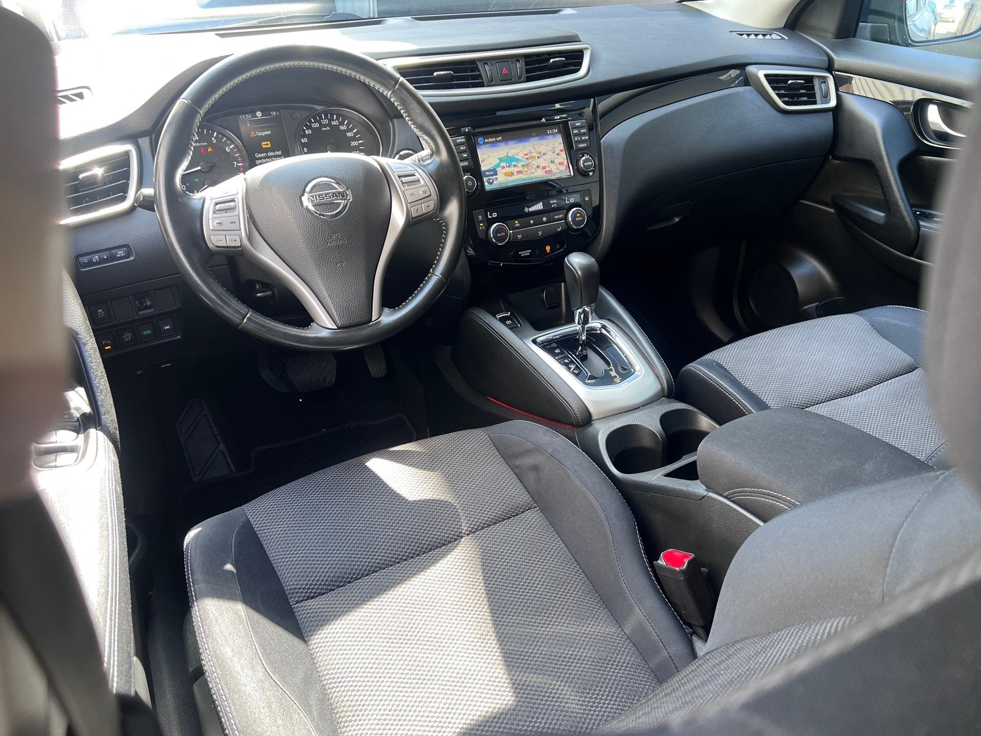Nissan Qashqai 1.2 Connect Edition - Camera - Keyless - Pano, Euro 5, Stof, Gebruikt, 4 cilinders