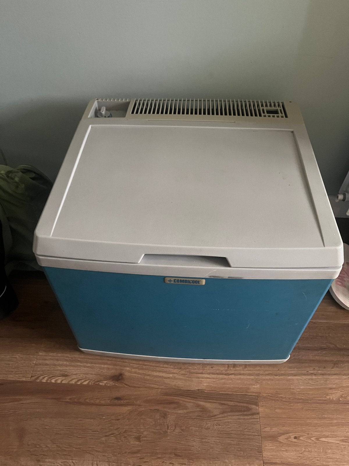 Gratis Combicool campingkoelkast 40L - moet nagekeken worden, Witgoed en Apparatuur, Minder dan 75 liter, Ophalen, Niet werkend