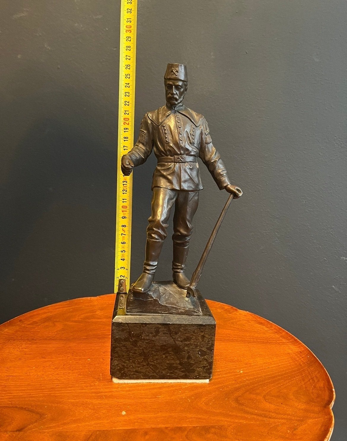 Bronzen beeld, gesigneerd V.E. Torf, Ophalen of Verzenden, Brons, Beeld, Bruin