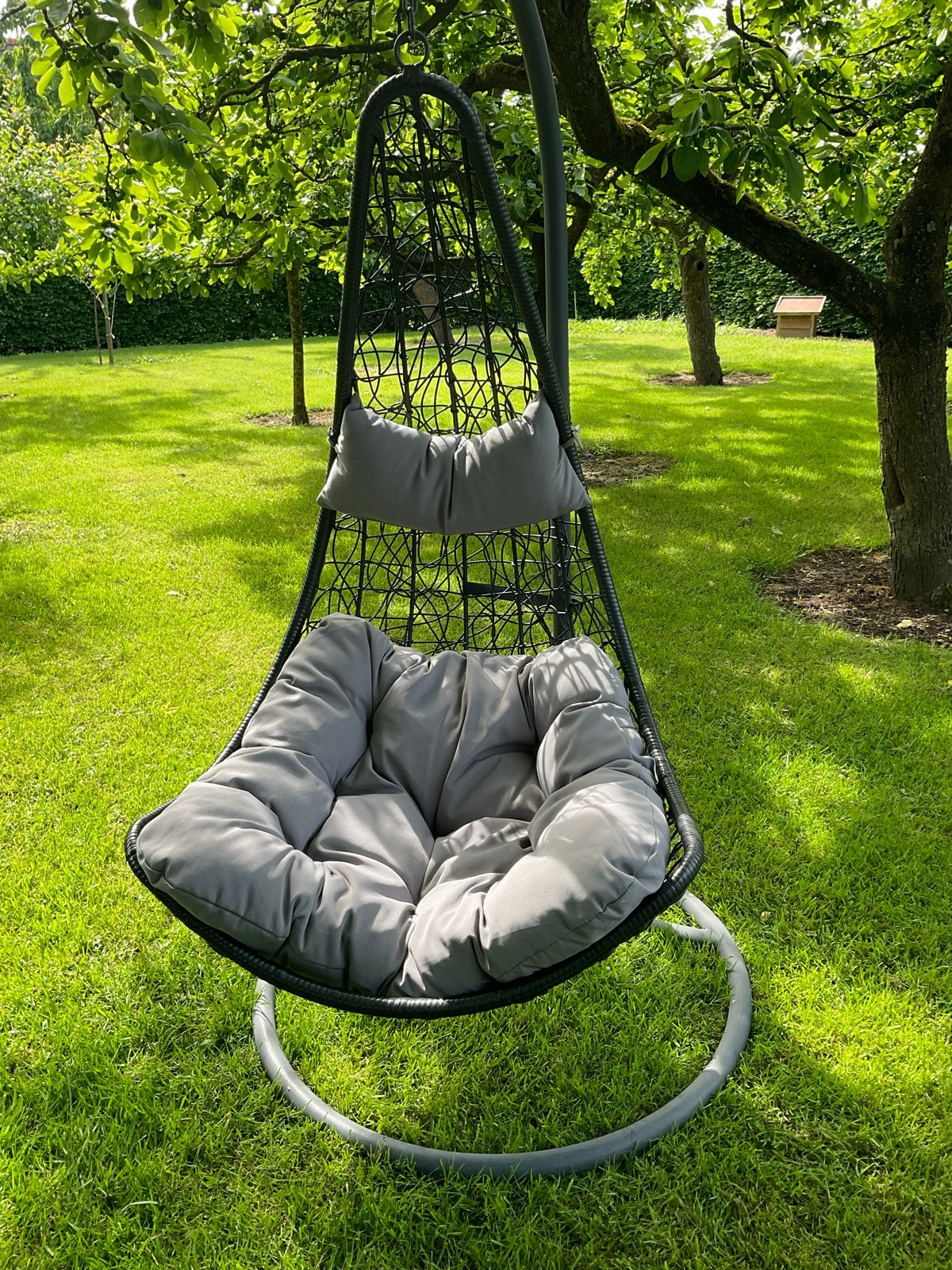 Comfortabele hangstoel met standaard en kussens, Ophalen, Zo goed als nieuw, Wicker