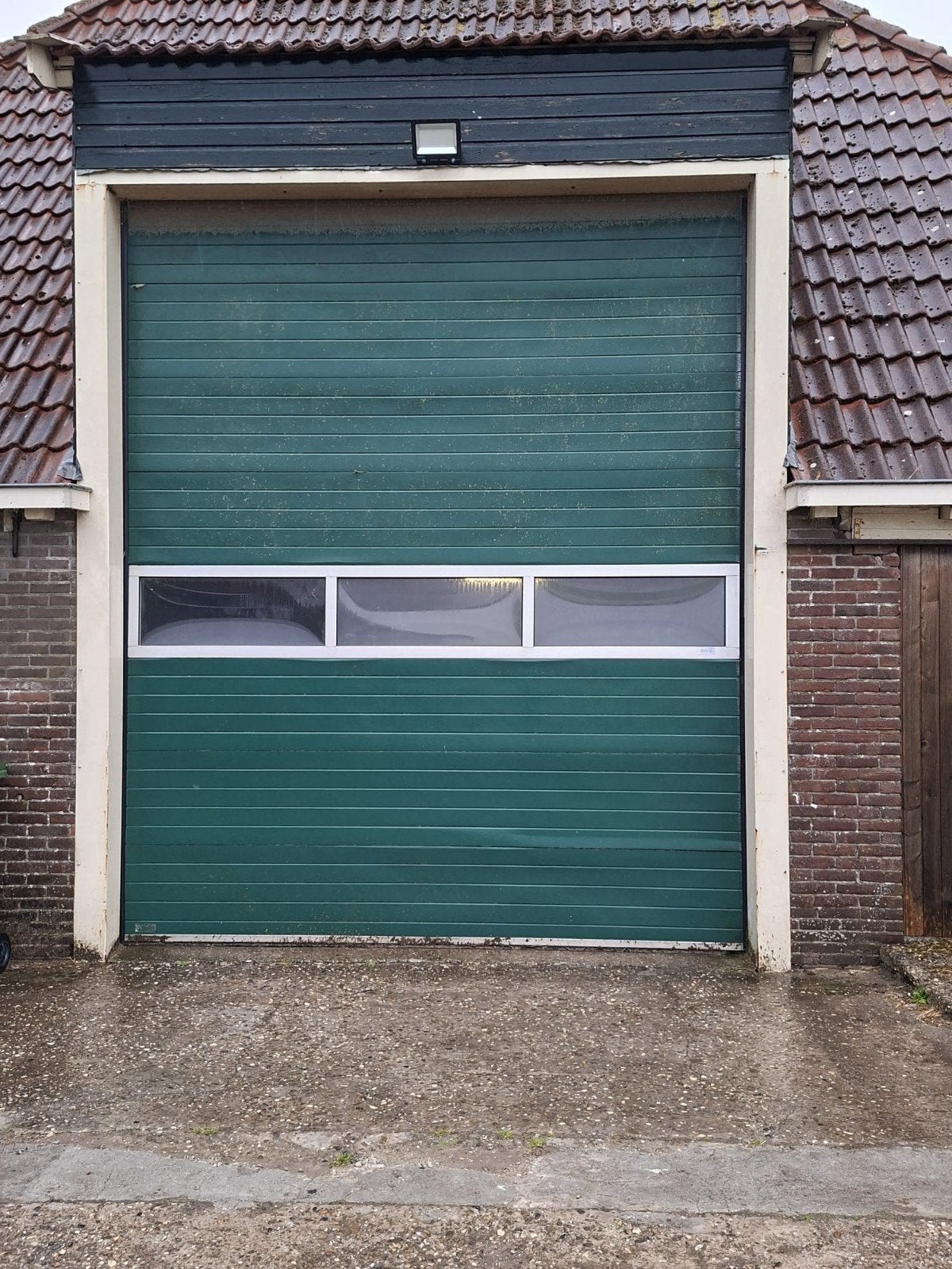 Knappe overheaddeur. 4 meter x330cm, Gebruikt, Garagedeur, Ophalen of Verzenden, 120 cm of meer