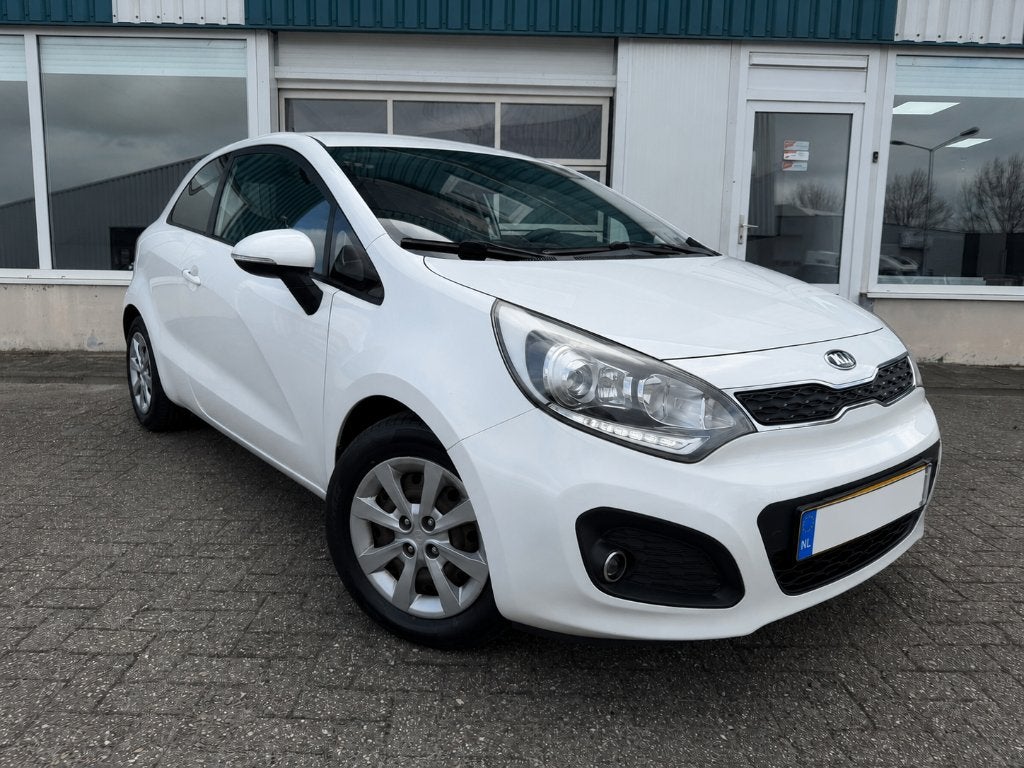 Kia Rio 1.2 Comfort Pack 2013 | APK 04-2027 | Navi | Airco, 450 kg, 40 €/maand, 4 cilinders, Wit