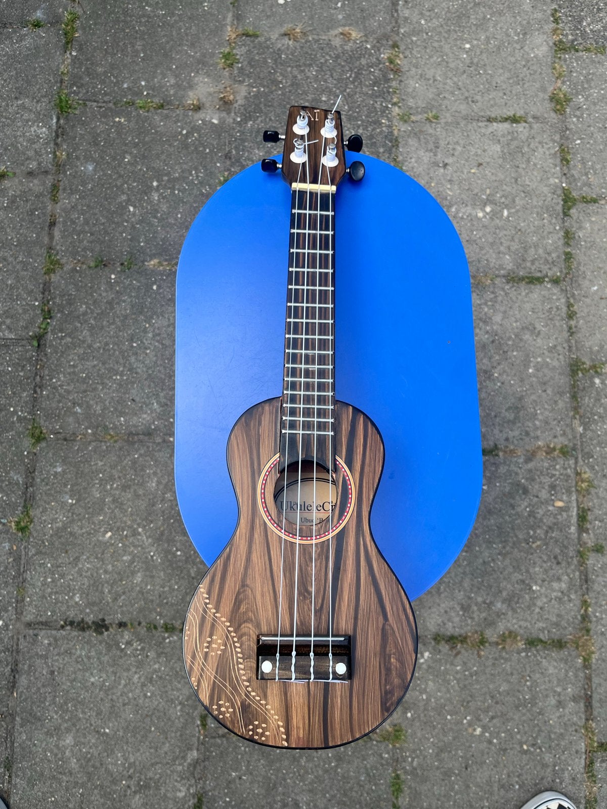 Handgemaakte Ukelele uit Indonesië met gratis hoes, Muziek en Instrumenten, Snaarinstrumenten | Overige, Ophalen of Verzenden