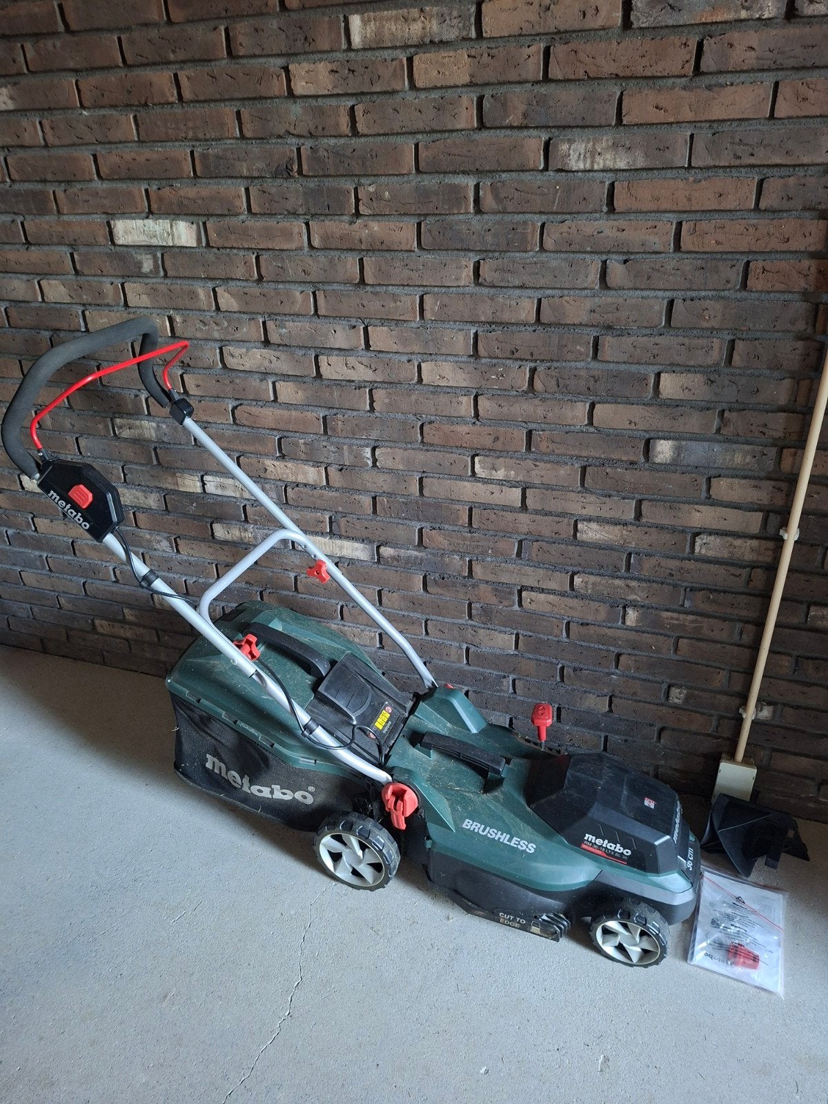 Metabo Accu-grasmaaier RM 36-18 LTX BL  36 cm maaibreedte, Ophalen, Cirkelmaaier, Gebruikt, Accu-grasmaaier