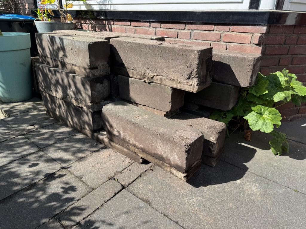 14 betonnen bielzen 20x20x60 cm met opsluitbanden, Tuin en Terras, Bielzen en Borders, Ophalen, Gebruikt, Biels, Beton