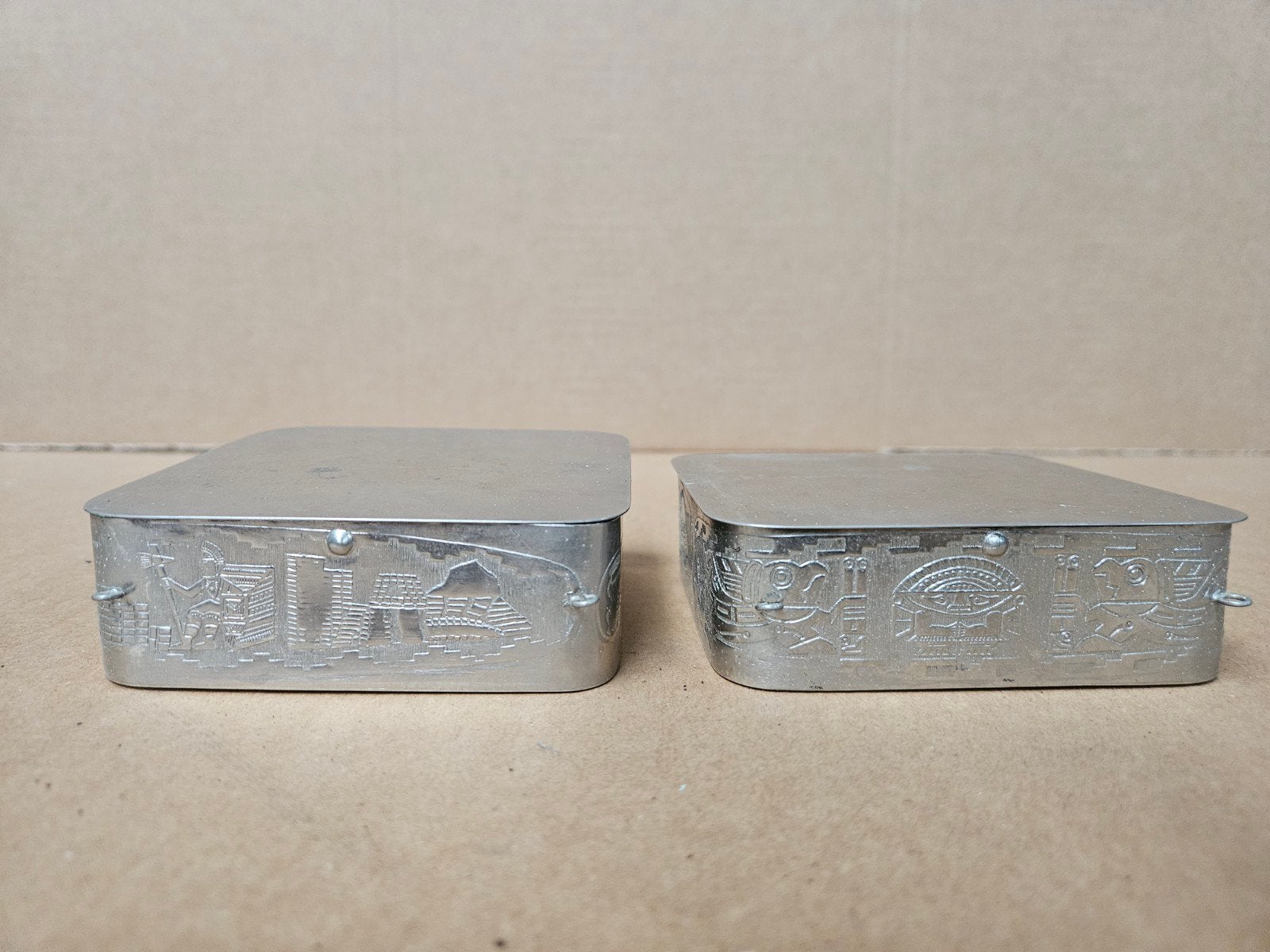 Set van 2 vintage zilverkleurige doosjes met reliëf, Ophalen of Verzenden