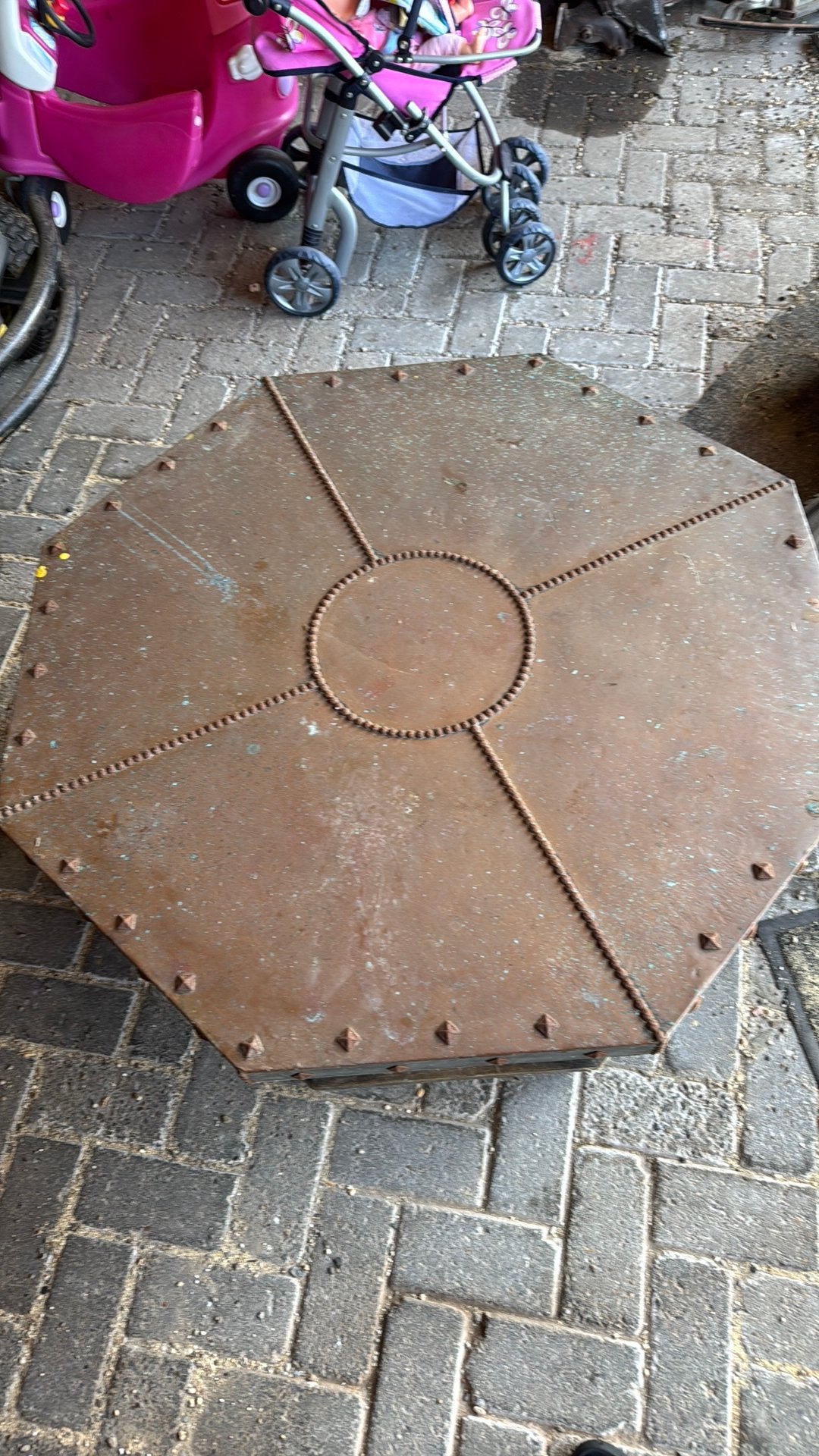 Unieke achthoekige salontafel, robuust metaal, Antiek en Kunst, Ophalen