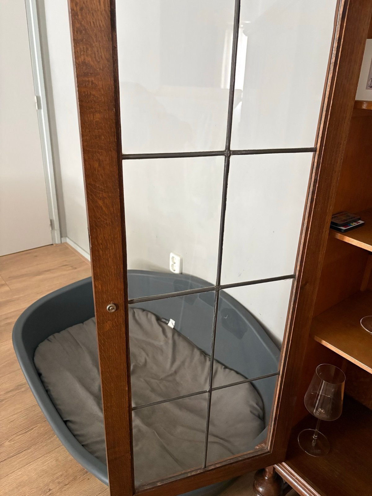 Antiek dressoir met glazen deuren, Antiek en Kunst, Antiek | Meubels | Kasten, Ophalen