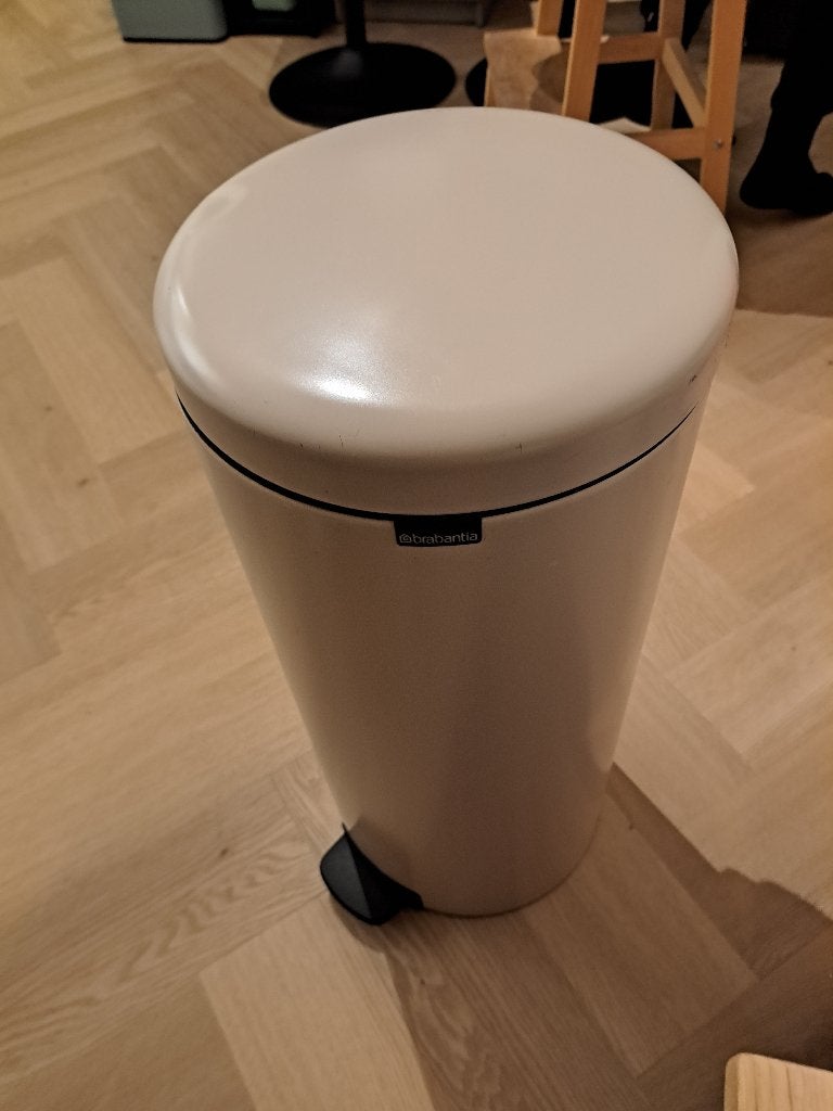 Prullenbak Brabantia, Ophalen, 50 – 75, Gebruikt, Met pedaal