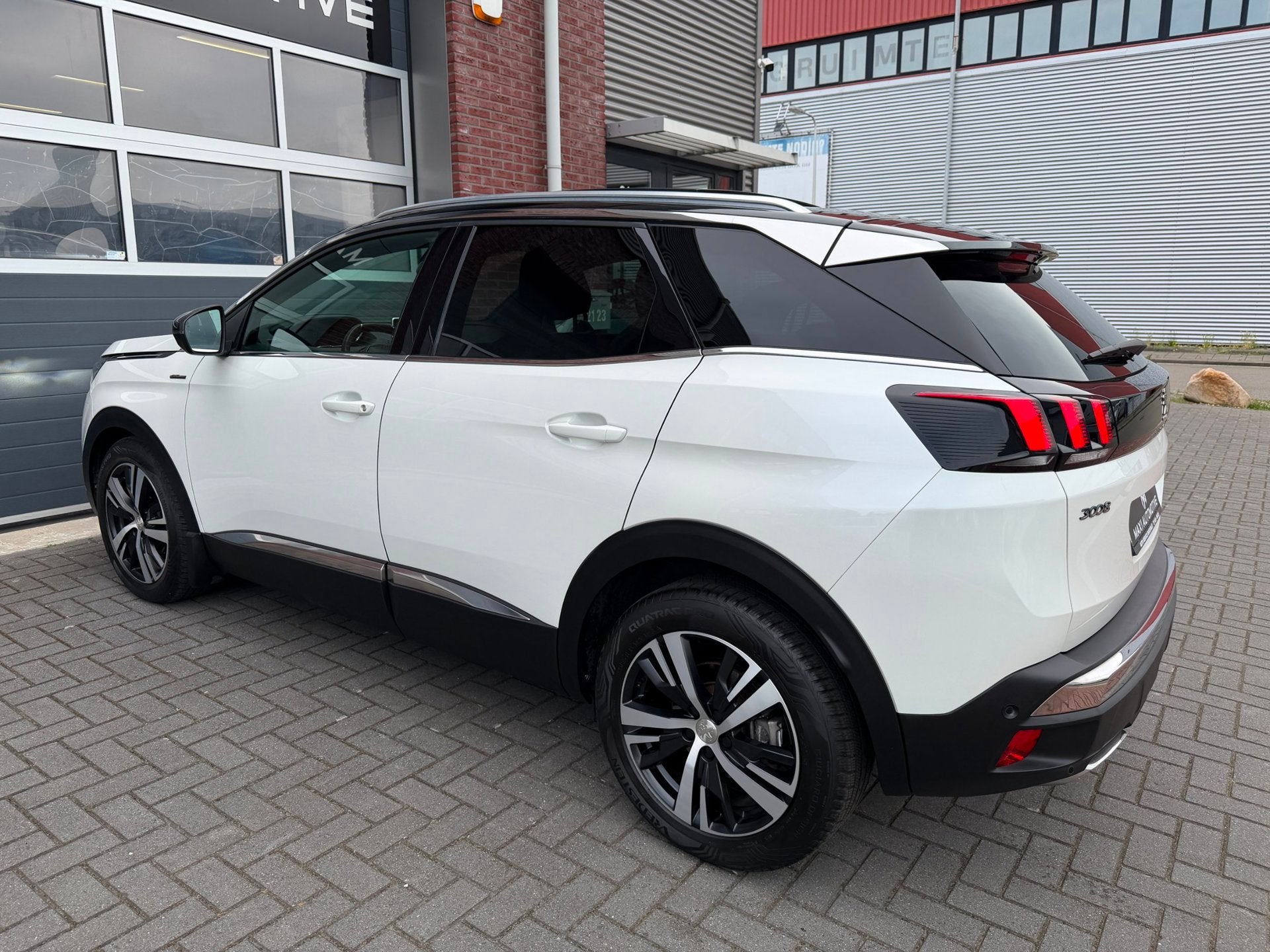 Peugeot 3008 1.6 e-THP 165PK GT Line LED Pano Carplay Navi, Euro 6, 4 cilinders, Leder en Stof, Wit