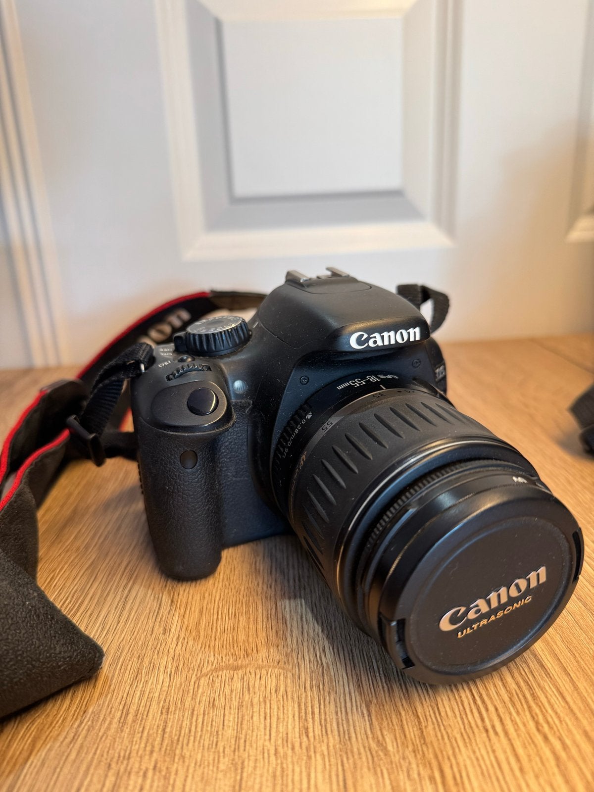 Canon EOS 550D spiegelreflexcamera met lens en accessoires, Audio, Tv en Foto, Fotocamera's Digitaal, Ingebouwde flitser, Gebruikt