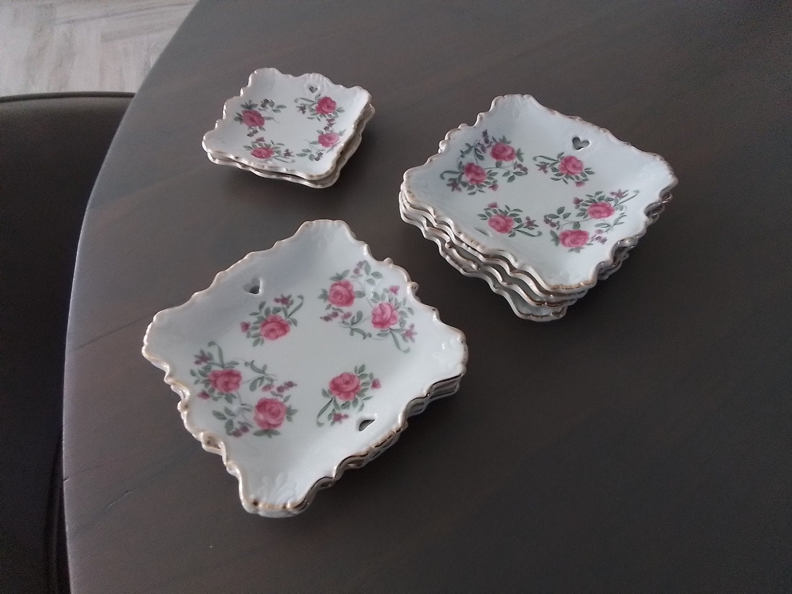 7 st gebaksbordjes en 2 st petit four bordjes, Ophalen