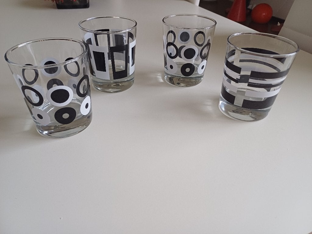 Vintage Ikea Henrik Preutz - Jaren ‘80 glazen zwart met wit, Huis en Inrichting, Glas of Glazen, Gebruikt, Vintage, Ophalen of Verzenden