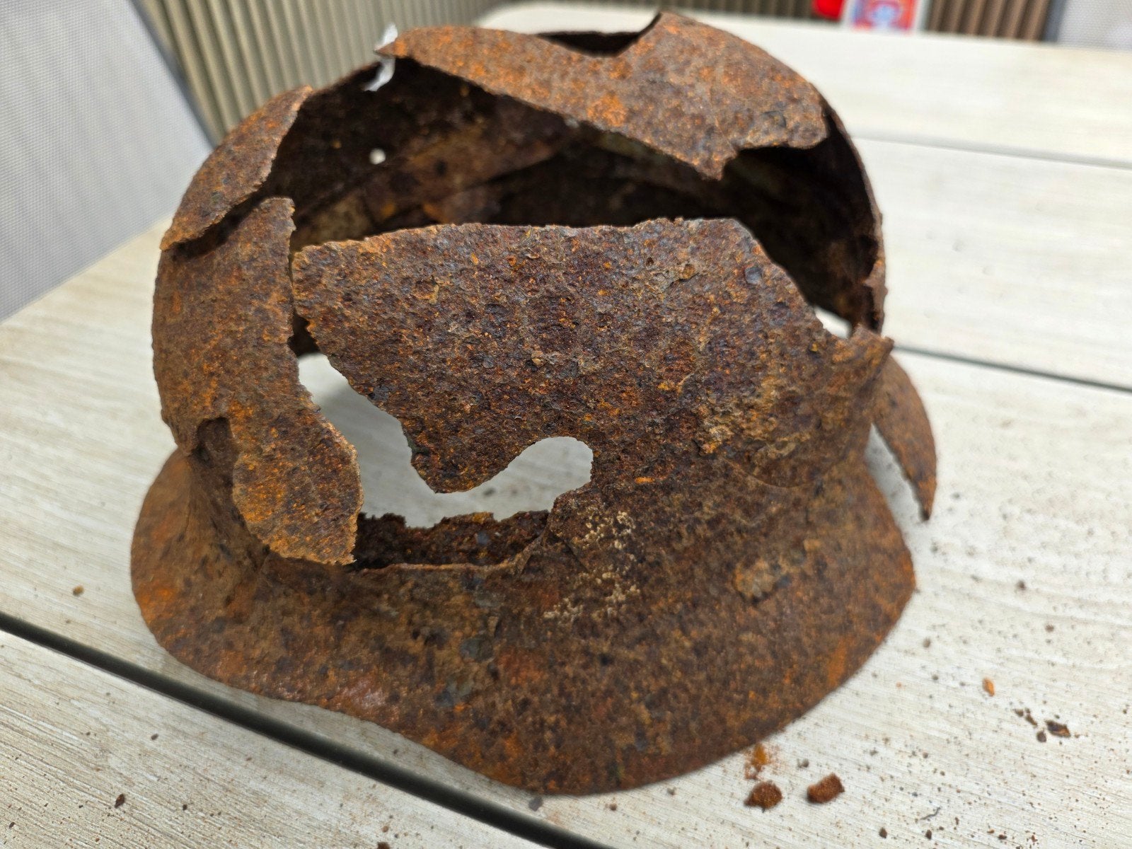 Duitse Helm WW2 Militaria Battle Damage, Ophalen of Verzenden, Duitsland, Helm of Baret