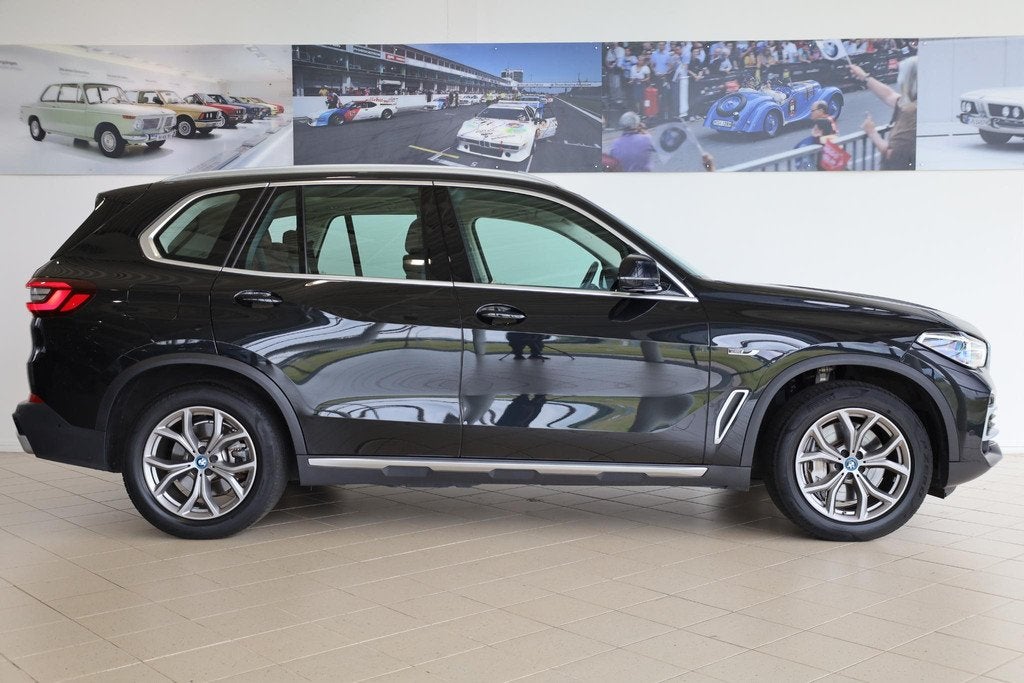BMW X5 xDrive45e | xLine | Head-Up Display | Panorama Dak |, Auto's, BMW, Stof, Gebruikt, 394 pk, Zwart