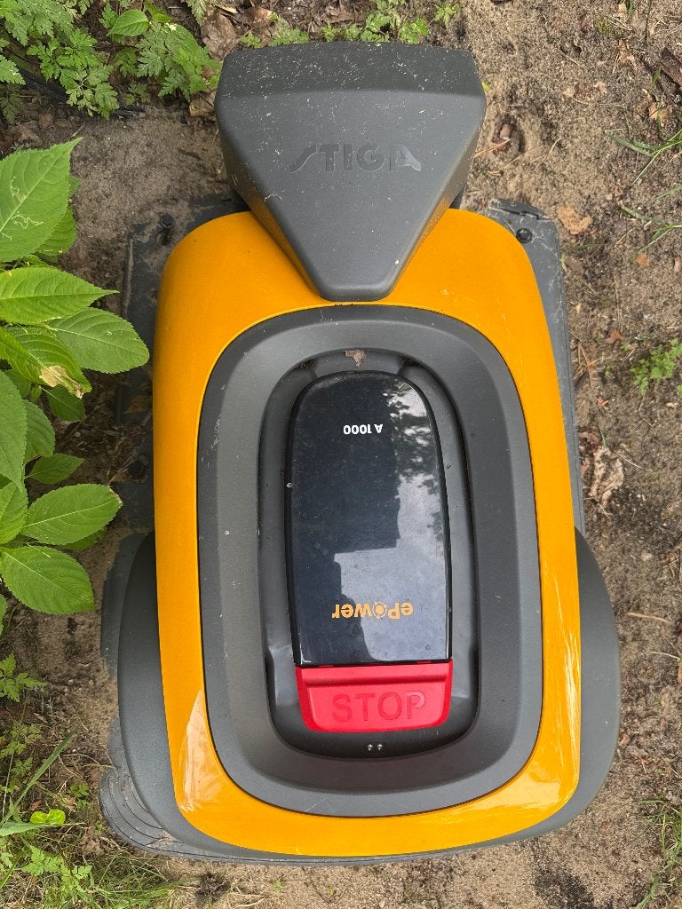 Stiga A1000 autonome robotmaaier, Tuin en Terras, Robotmaaiers, Gebruikt, Ophalen of Verzenden, Minder dan 20 cm, Bestuurbaar via app