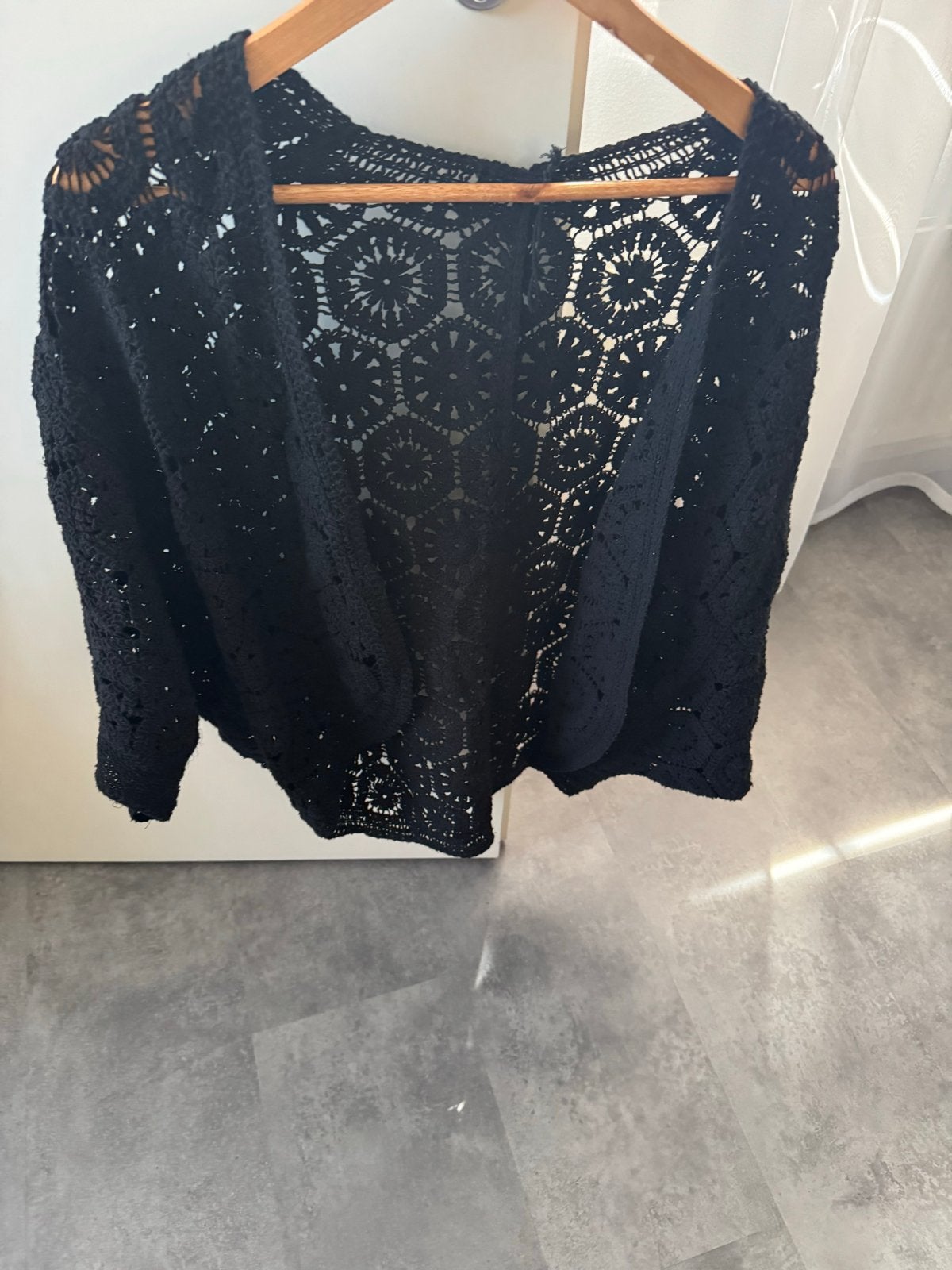 Zwart gehaakt vestje met open patroon, Kleding | Dames, Truien en Vesten, Ophalen of Verzenden, Zo goed als nieuw, Maat 38/40 (M)