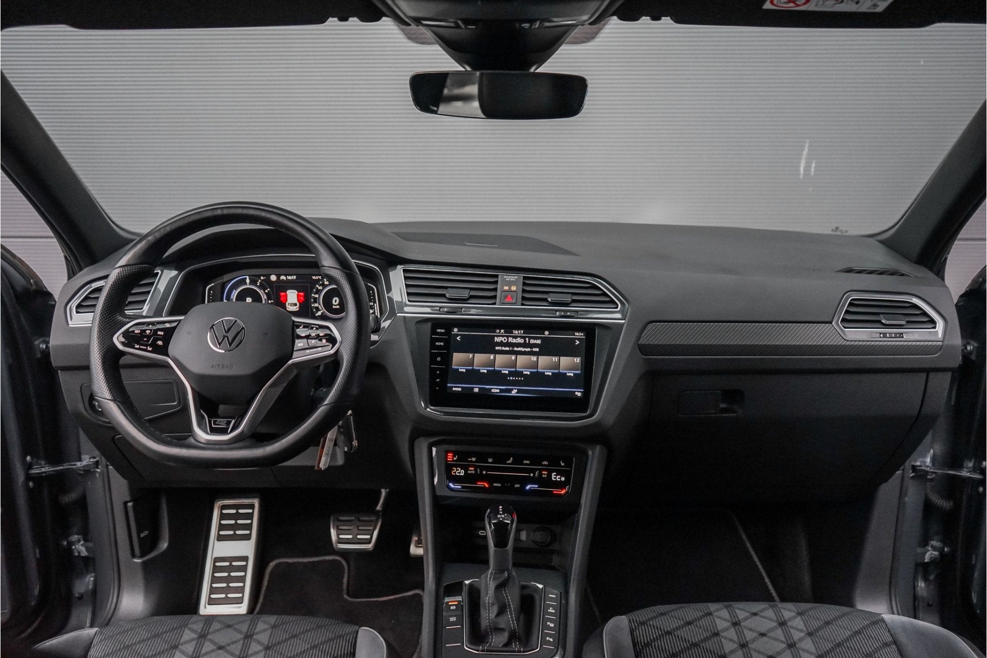 Volkswagen Tiguan 1.4 TSI eHybrid R-Line Business+ ACC Elek, Gebruikt, Zwart, 4 cilinders, Leder en Stof