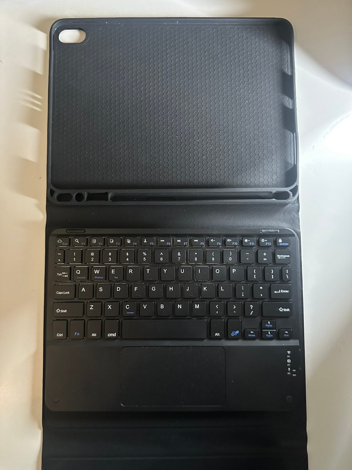 Ipad air 5 toetsenbordhoes, Ophalen of Verzenden, Zo goed als nieuw, 10 inch, Bescherming voor- en achterkant
