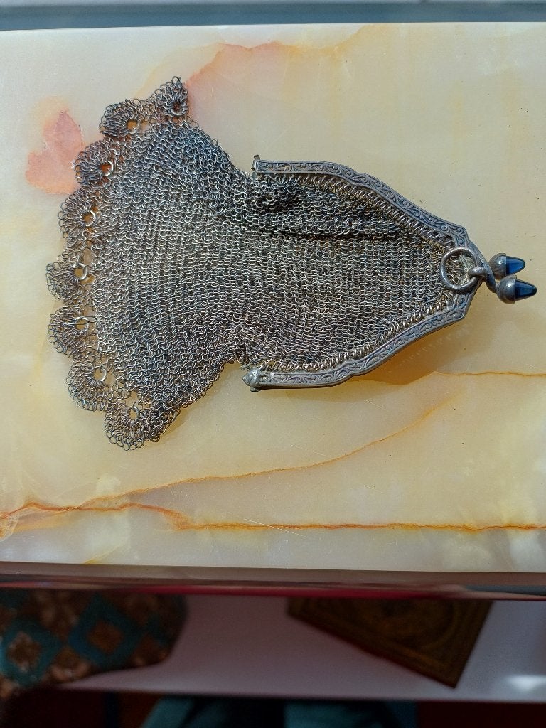 Antiek zilveren geldbeursje met blauwe knopjes op beugel., Antiek en Kunst, Ophalen of Verzenden, Zilver