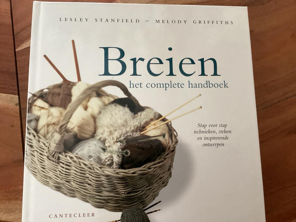 Breien: Het complete handboek - Lesley Stanfield, Hobby en Vrije tijd, Ophalen of Verzenden, Zo goed als nieuw, Breien, Patroon of Boek