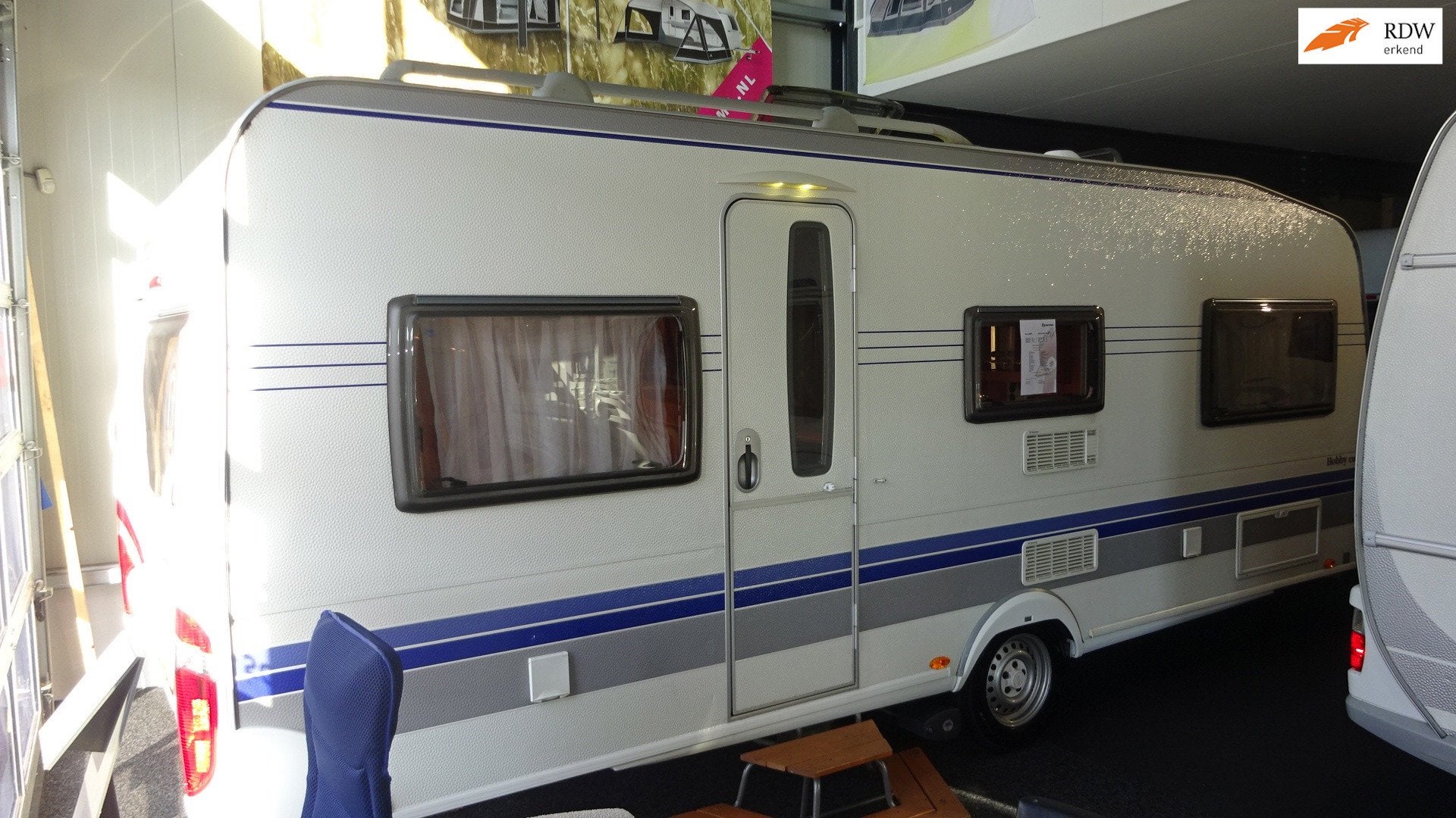 HOBBY Excellent 560 UL 2008 ENKELE BEDDEN Rondzit Mover Voor, Caravans en Kamperen, Hobby, Bedrijf, Hordeur, 1250 - 1500 kg
