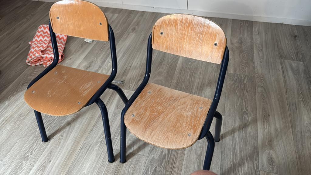 Set van 2 vintage schoolstoelen, hout en metaal, Huis en Inrichting, Stoelen, Ophalen, Gebruikt, Twee, Overige kleuren