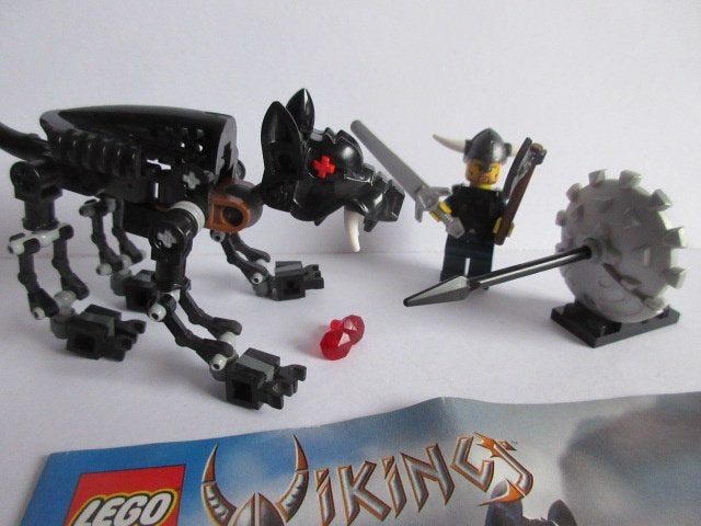 7015 Lego Vikings, Viking Warrior challenges the Fenris Wolf, Lego, Ophalen of Verzenden, Zo goed als nieuw, Castle