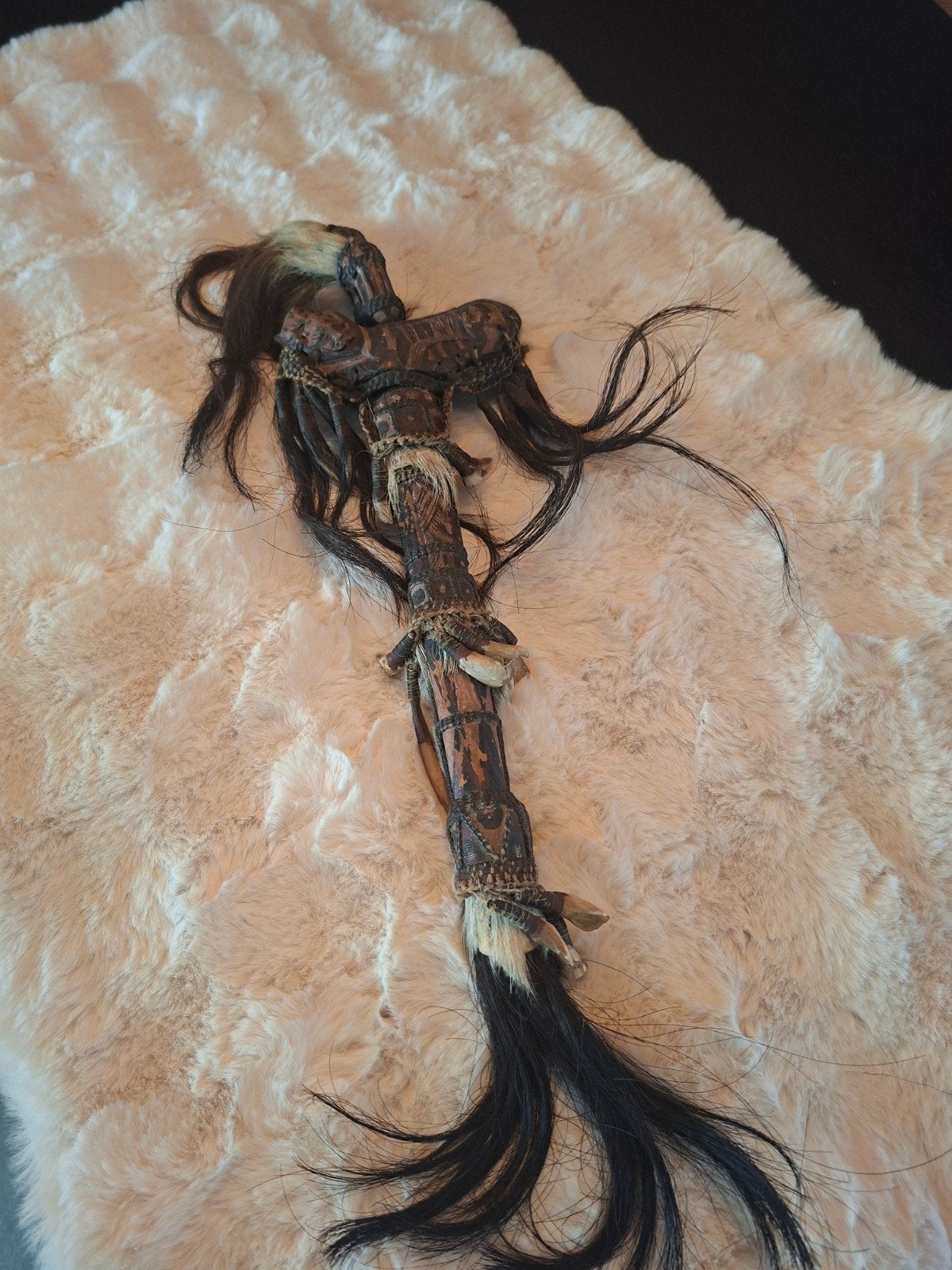 Ritueel object met haar en houtsnijwerk, Antiek en Kunst, Ophalen