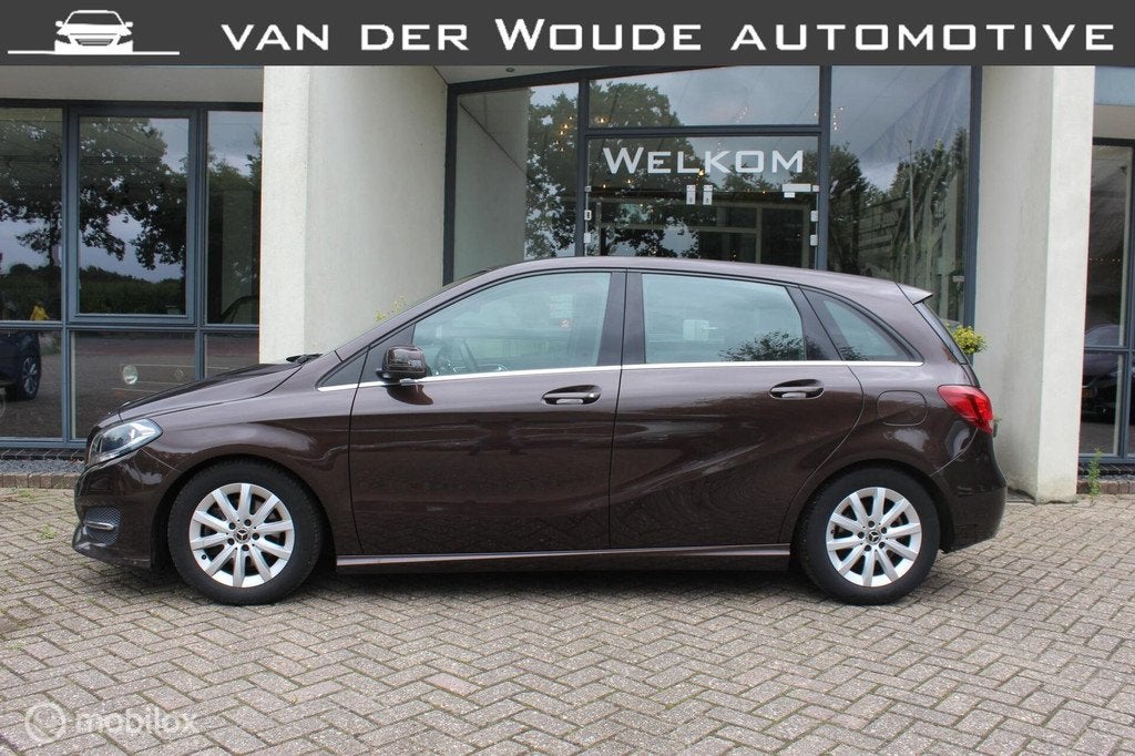 Mercedes B-klasse 180 Business Solution|Automaat| Trekhaak, 1325 kg, Euro 6, 4 cilinders, Bruin