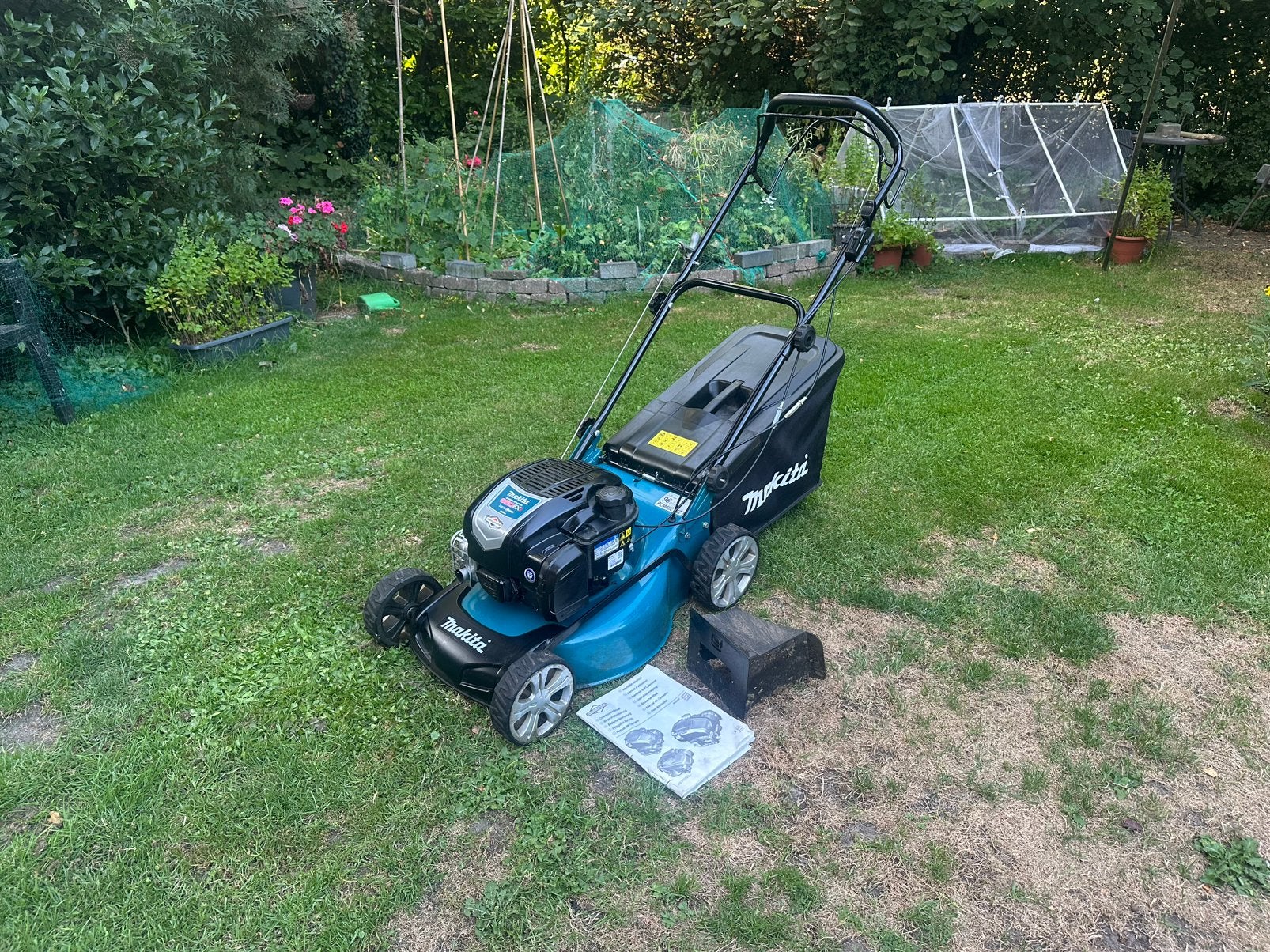 Makita benzine grasmaaier – zo goed als nieuw (2022), Ophalen of Verzenden, Zo goed als nieuw, Mulchfunctie