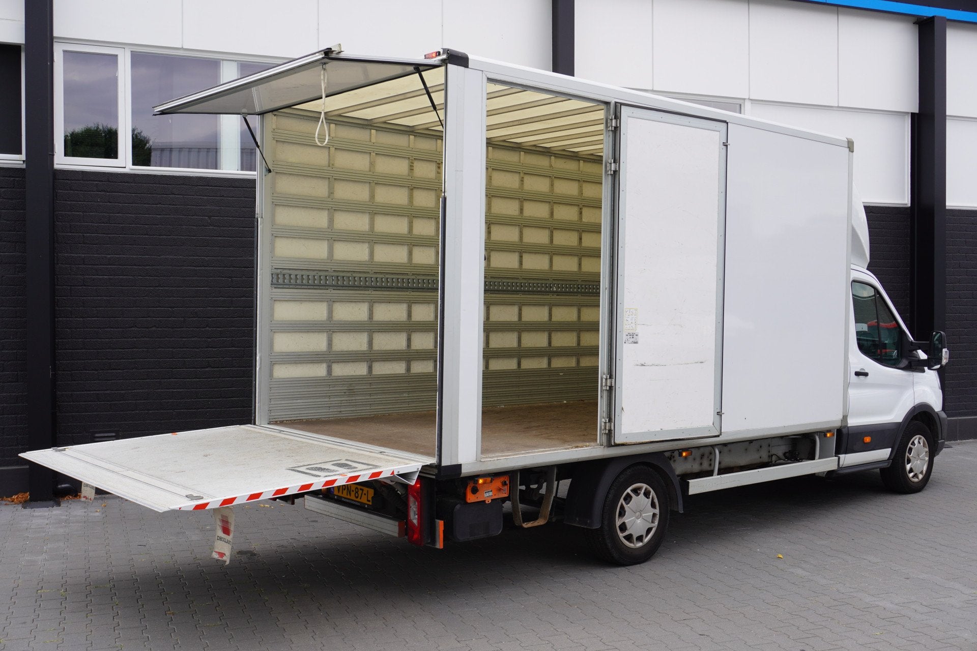 Ford Transit 2.0 TDCI L4 130PK Bakwagen EURO 6 - LAADKLEP -, Voorwielaandrijving, 4 cilinders, Wit, Bedrijf