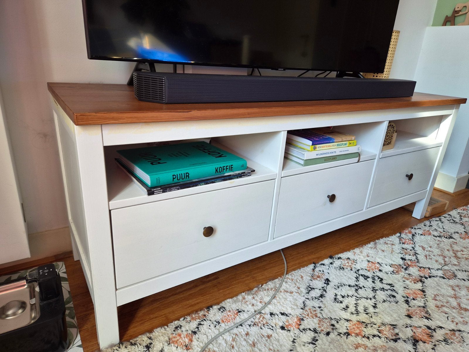 HEMNES
Tv-meubel, wit gebeitst/lichtbruin, Ophalen, 25 tot 50 cm, Minder dan 100 cm