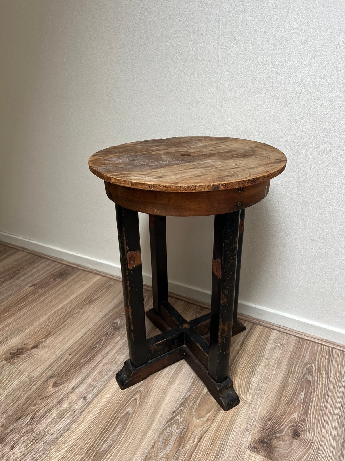 Houten bijzet tafeltje, Ophalen