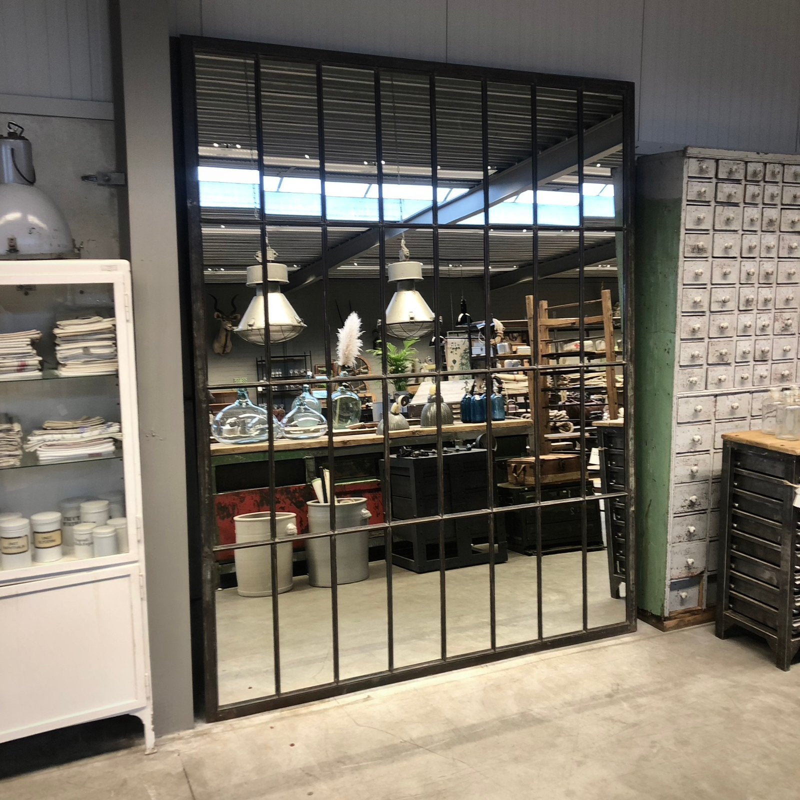 Grote industriële spiegel, antiek raam, oud stalraam, raam, Huis en Inrichting, Woonaccessoires | Spiegels, Ophalen, Zo goed als nieuw