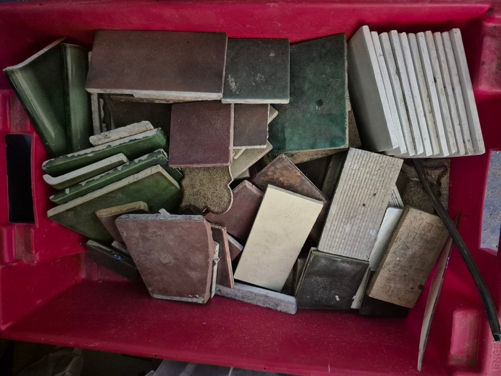 kist met diverse oude tegeltjes, Doe-het-zelf en Verbouw, Ophalen, Minder dan 20 cm, Minder dan 20 cm, Minder dan 5 m²