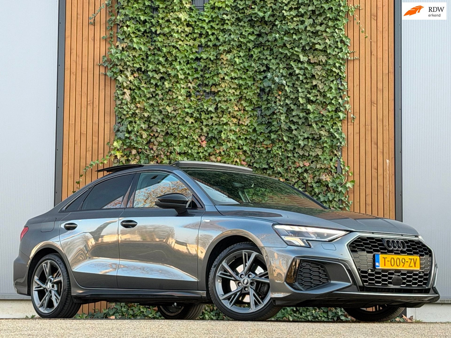 Audi A3 Limousine 35 TFSI edition one|PANO|SFEER|S-LINE|CAME, 4 cilinders, 150 pk, Leder en Stof, Elektronische parkeerrem