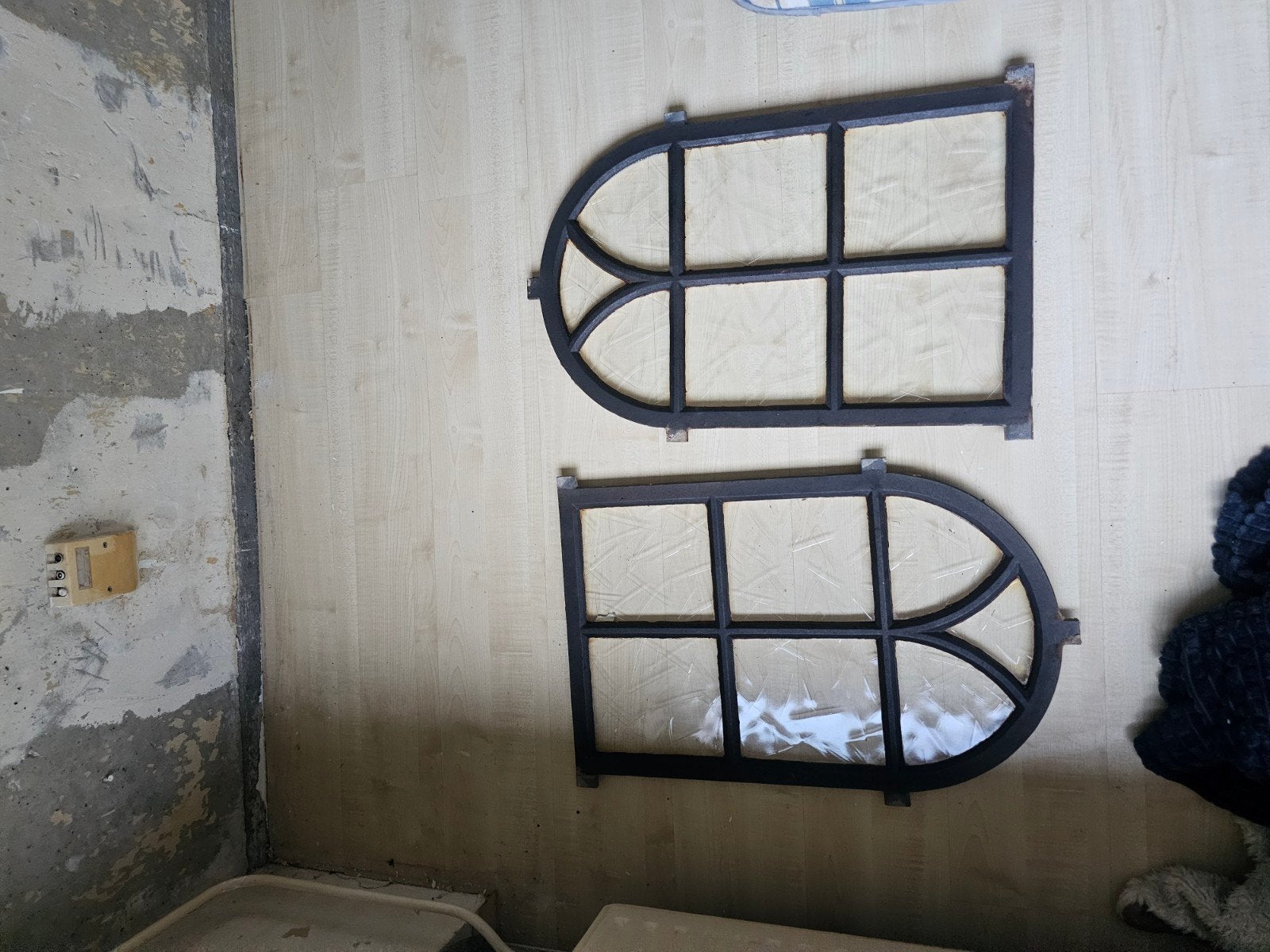 Decoratief gietijzeren raamkozijn / boograam - set van 2, Doe-het-zelf en Verbouw, Glas en Ramen, Ophalen, Gevelraam of Ruit, Gebruikt