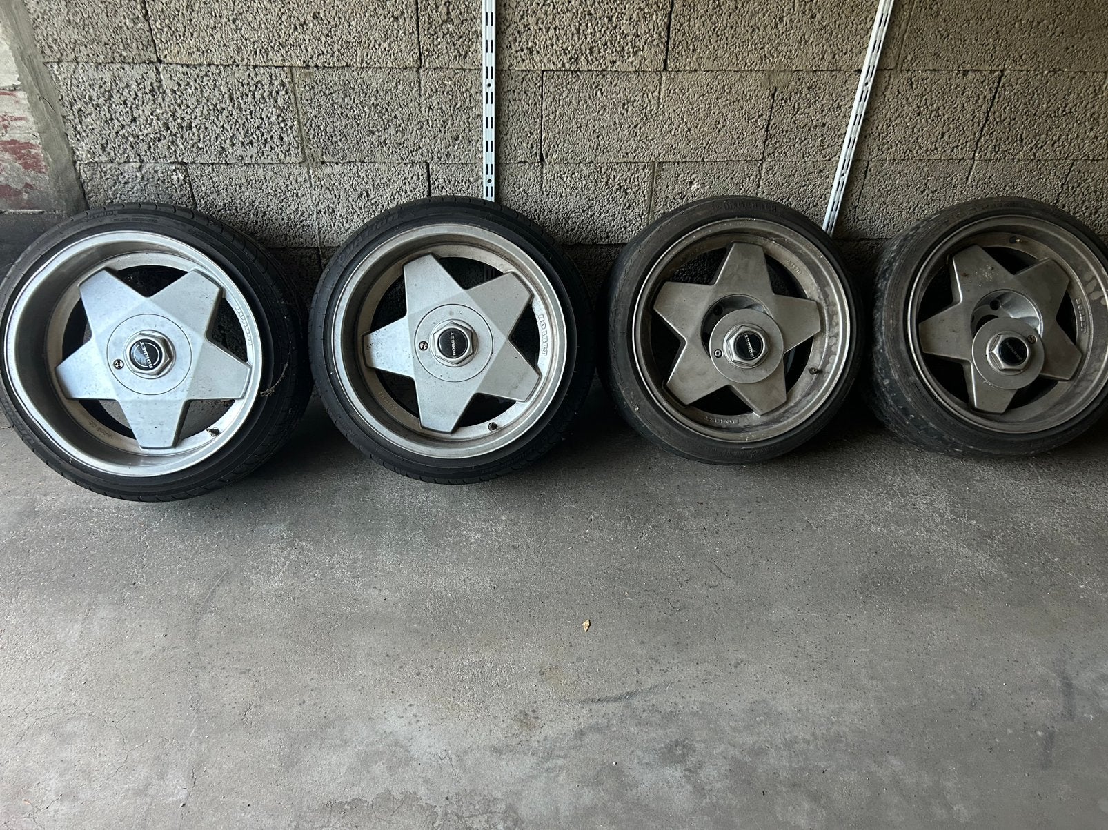 Schuurfonds 3 x set velgen, Ophalen, Zomerbanden