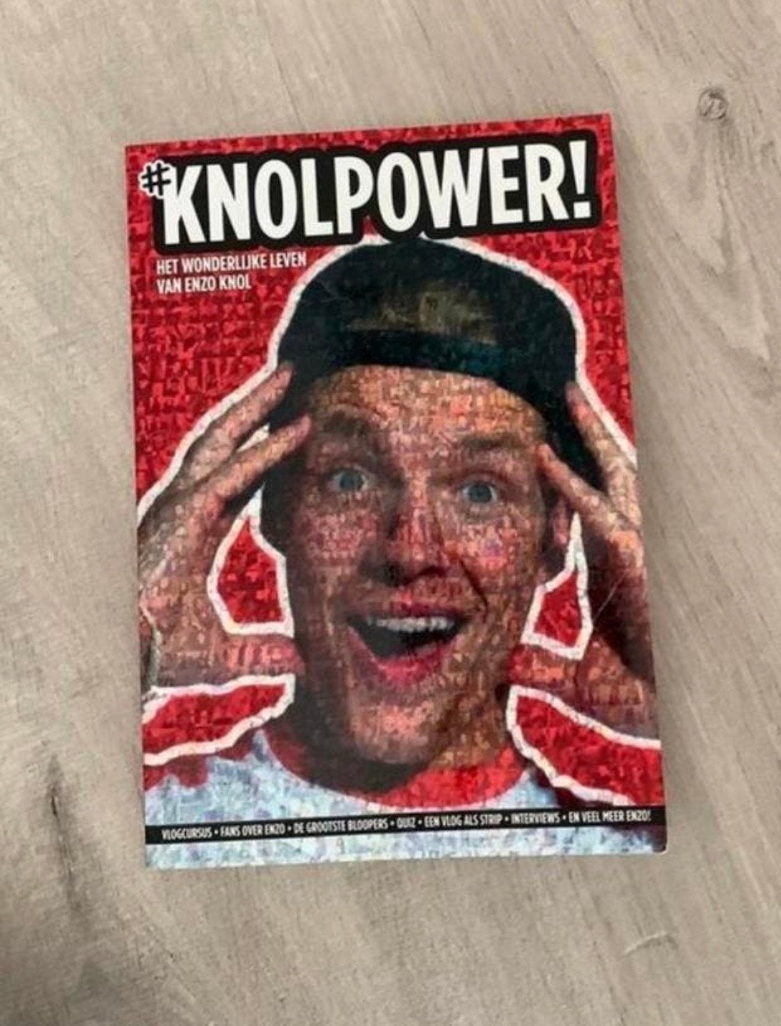 Enzo Knol: Het Wonderlijke Leven - Boek vol vlogs & meer!, Ophalen of Verzenden, Zo goed als nieuw, Film, Tv en Media